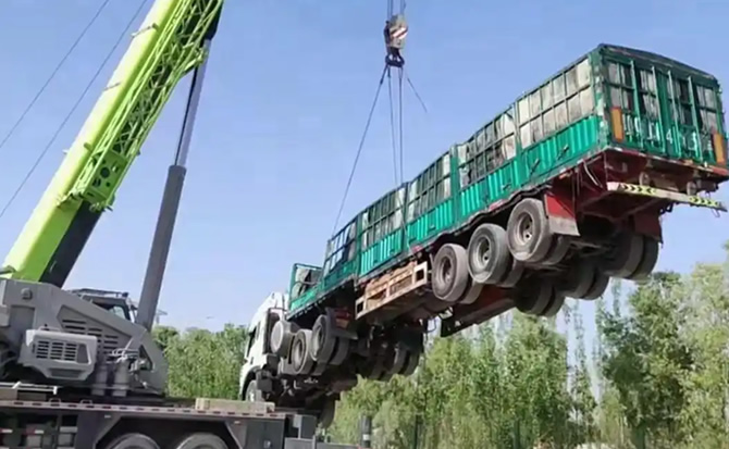 鹤岗道路脱困救援案例